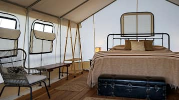 1 bedroom, desk, WiFi, bed sheets