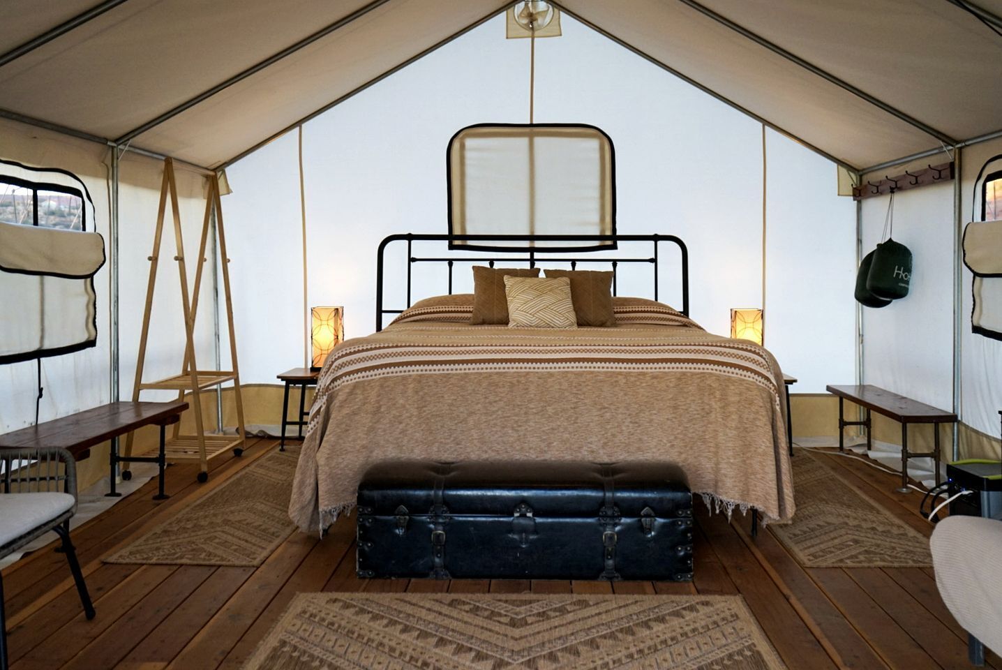 1 bedroom, desk, WiFi, bed sheets