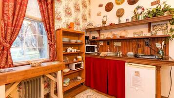 Fridge, microwave, coffee/tea maker, toaster