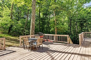 Unclassified image, 2 of 24, button - Fantastic Cabin with Barbecue and Hot-tub in Gerrardstown, West Virginia (Gerrardstown)