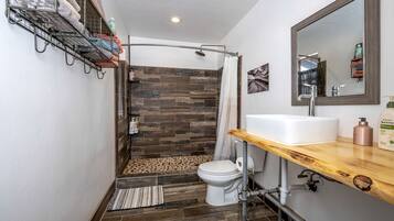 Towels, soap, shampoo, toilet paper