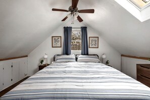 Room - Cozy Cabin with Hot Tub, Fire Pit, Wifi, Grill Deck & Pets, Rio, WV (Rio)