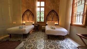 12 bedrooms, iron/ironing board, free WiFi, bed sheets