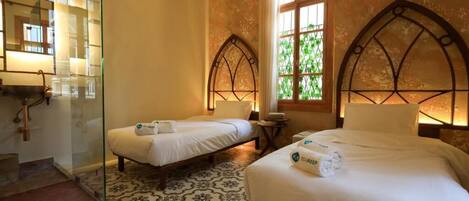 12 chambres, fer et planche à repasser, Wi-Fi gratuit, draps fournis