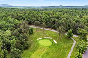 Golf - Cozy Cabin in the Heart of West Virginia, near Shenandoah National Park, with WiFi and a Fire Pit (Hedgesville)