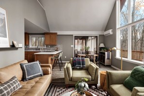 Living area - Cozy Cabin in the Heart of West Virginia, near Shenandoah National Park, with WiFi and a Fire Pit (Hedgesville)