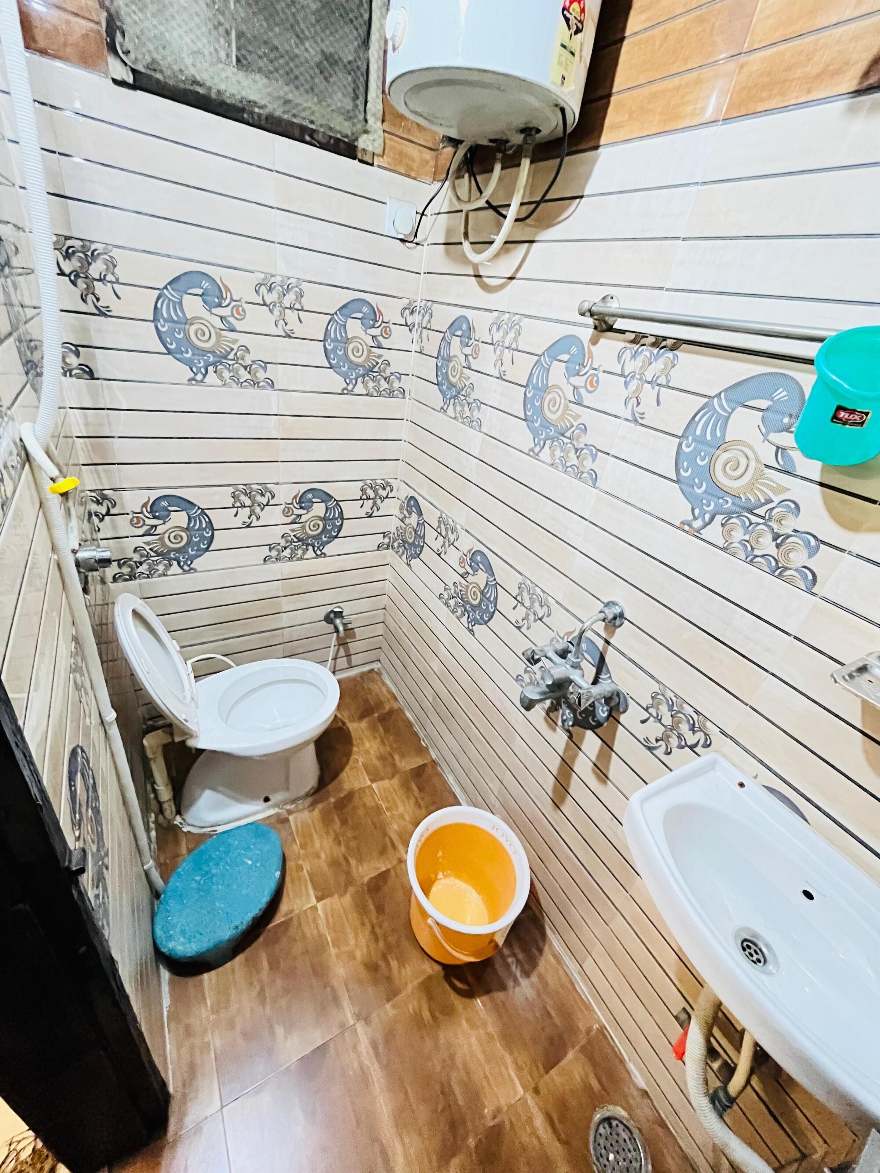 Deluxe Double Room, City View | Bathroom | Shower, free toiletries, towels, soap