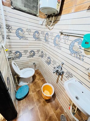 Deluxe Double Room, City View | Bathroom | Shower, free toiletries, towels, soap