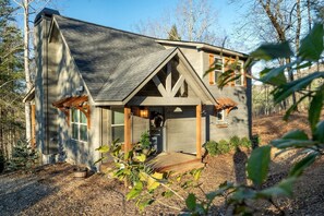 Exterior - Peaceful Cabin for an Amazing Getaway in the North Georgia Mountains in Suches (Suches)