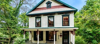 Enchanting Victorian Cottage Just Steps From All the Major Sites in Harpers Ferry, WV