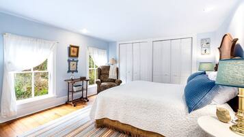 1 bedroom, desk, WiFi, bed sheets