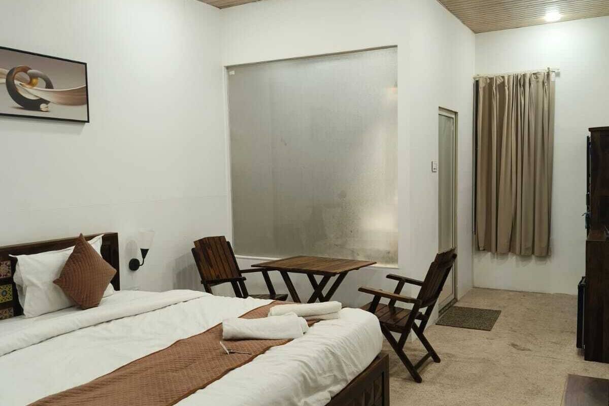 Zimmersafe, Schreibtisch, Verdunkelungsvorhänge, schallisolierte Zimmer
