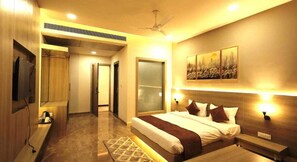 Caja de seguridad en la habitación y escritorio 