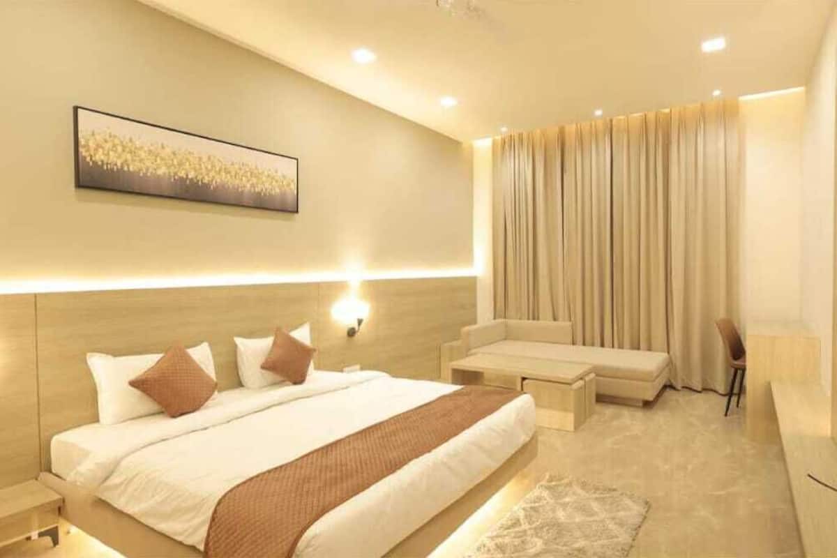 Caja de seguridad en la habitación y escritorio