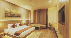 Caja de seguridad en la habitación y escritorio 