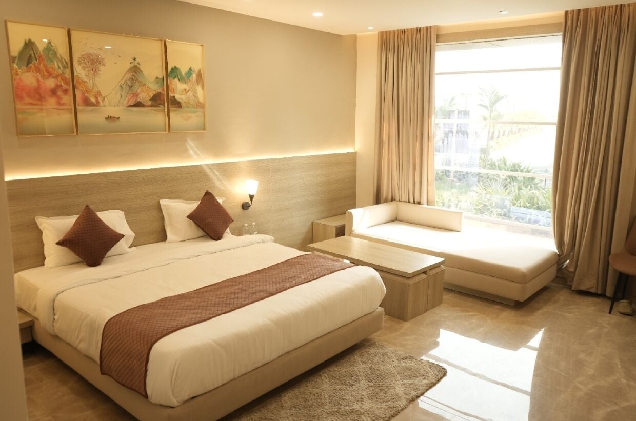 Superior Room | In-room safe, desk, laptop workspace, blackout drapes