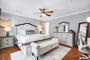 3 soverom, skrivebord, strykejern/-brett og wi-fi (inkludert)