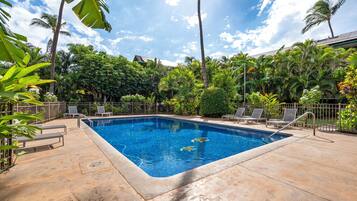 Een verwarmd zwembad