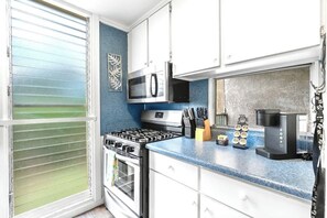 Fridge, microwave, oven, stovetop - Kalama Terrace 2BR w/ Pool, AC, BBQ, Walk to Beach (Kihei)