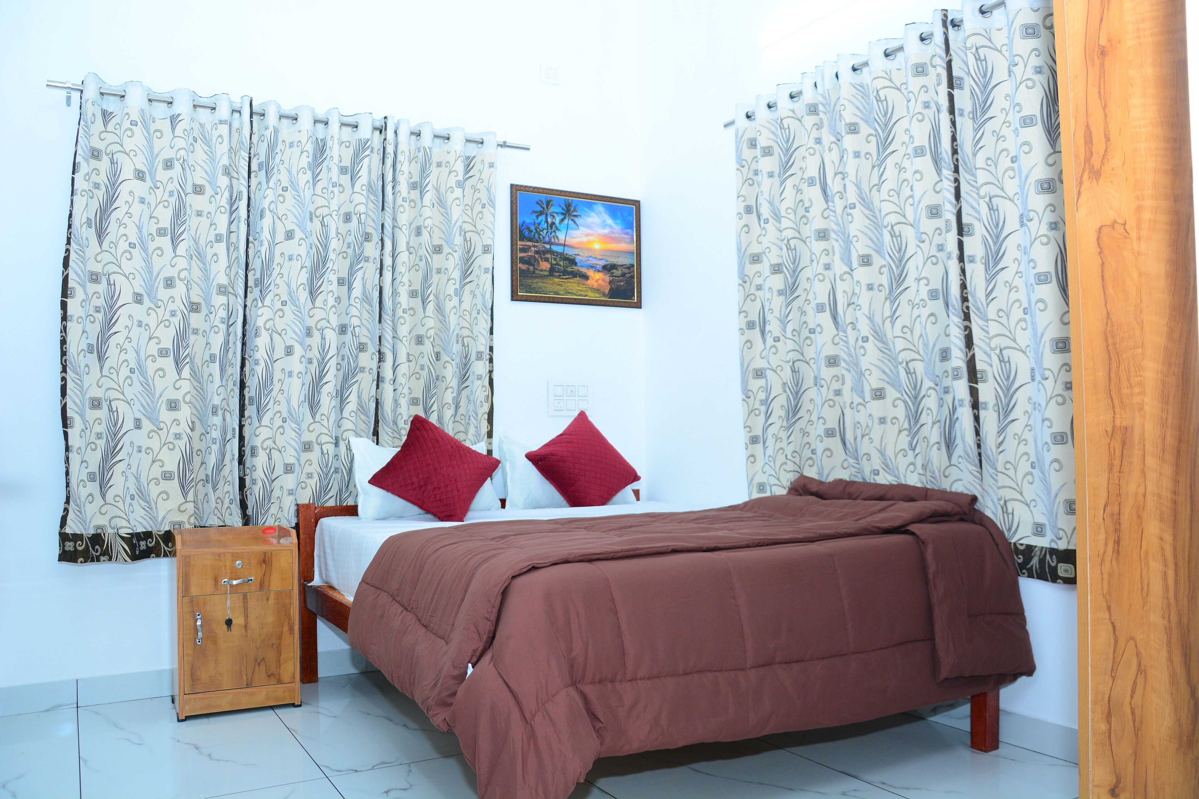 4 bedrooms, iron/ironing board, WiFi (free), bed sheets