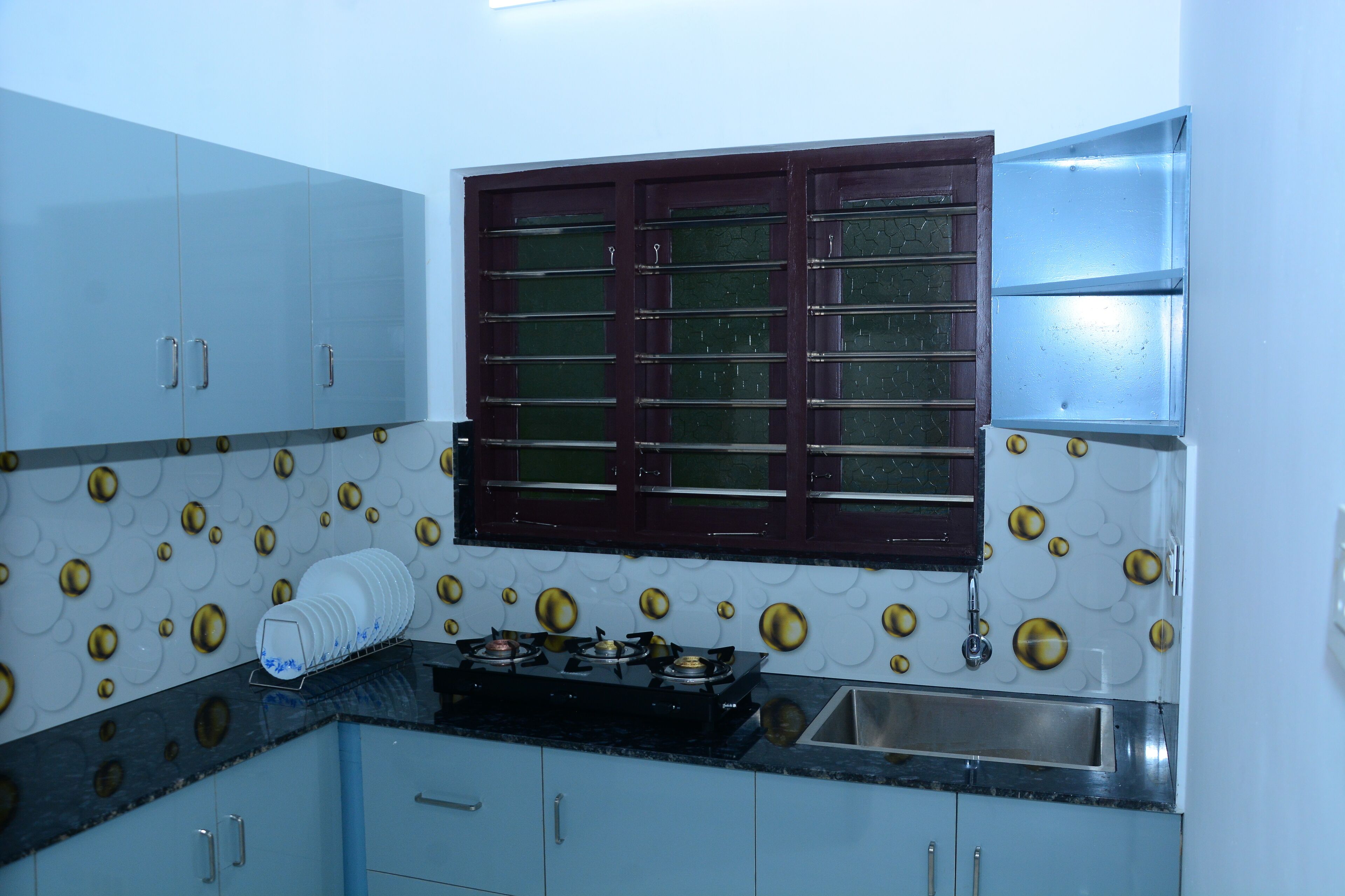 Fridge, stovetop, electric kettle, cookware/dishes/utensils