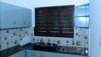 Fridge, stovetop, electric kettle, cookware/dishes/utensils