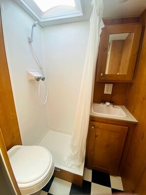 Håndklæder, Sæbe, Shampoo, Toiletpapir