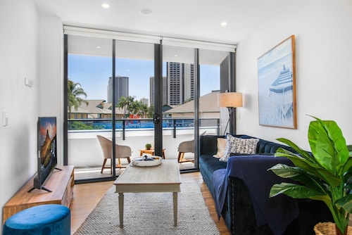 Surfers Paradise 2-bed Near Beach With Pool & Gym