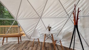 Dining - Impressive Dome with Fire Pit, Barbecue and Hot-tub in Capon Bridge, West Virginia (Capon Bridge)