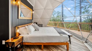 1 bedroom, desk, iron/ironing board, WiFi