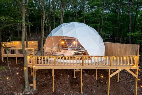 Impressive Dome with Fire Pit, Barbecue and Hot-tub in Capon Bridge, West Virginia