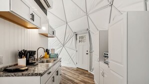 Coffee/tea maker, microwave, toaster, dining table - Impressive Dome with Fire Pit, Barbecue and Hot-tub in Capon Bridge, West Virginia (Capon Bridge)