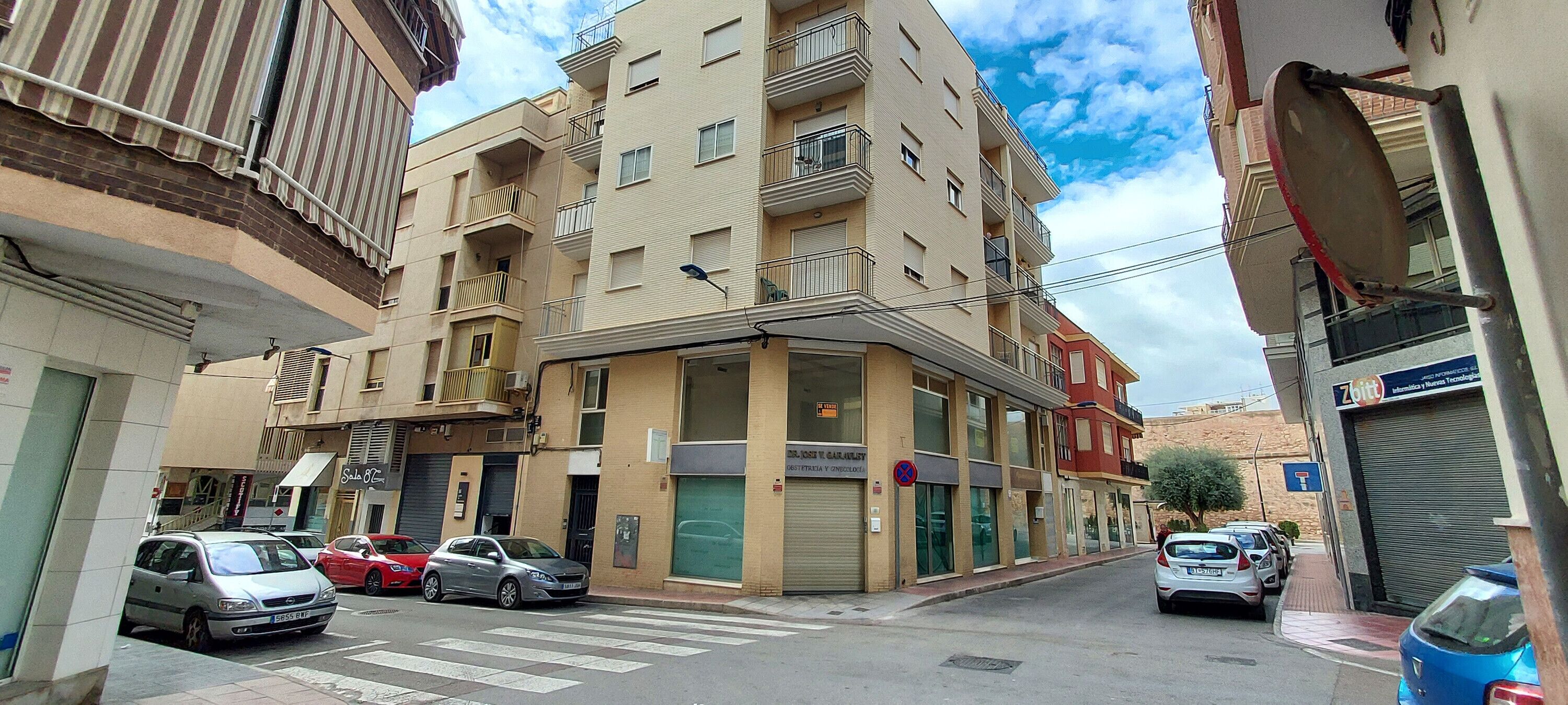 المنشأة من الخارج