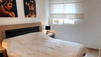 2 bedrooms, iron/ironing board, WiFi, bed sheets