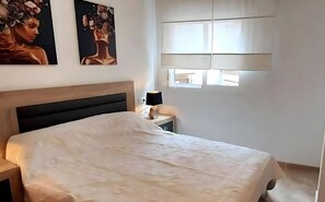 2 bedrooms, iron/ironing board, WiFi, bed sheets