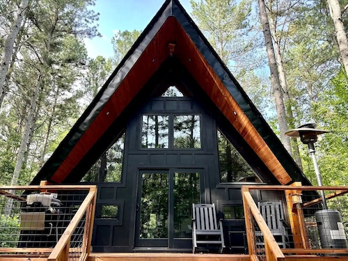Stylish Dog-Friendly A-Frame Retreat with Deck & Fire Pit in Dahlonega, Georgia