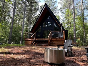 Property grounds - Stylish Dog-Friendly A-Frame Retreat with Deck & Fire Pit in Dahlonega, Georgia (Dahlonega)