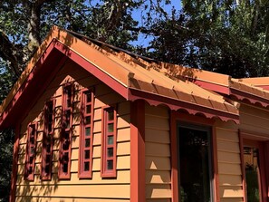 Exterior detail - Magical Riverside Cabin Haven Near Umpqua River, Oregon (Idleyld Park)