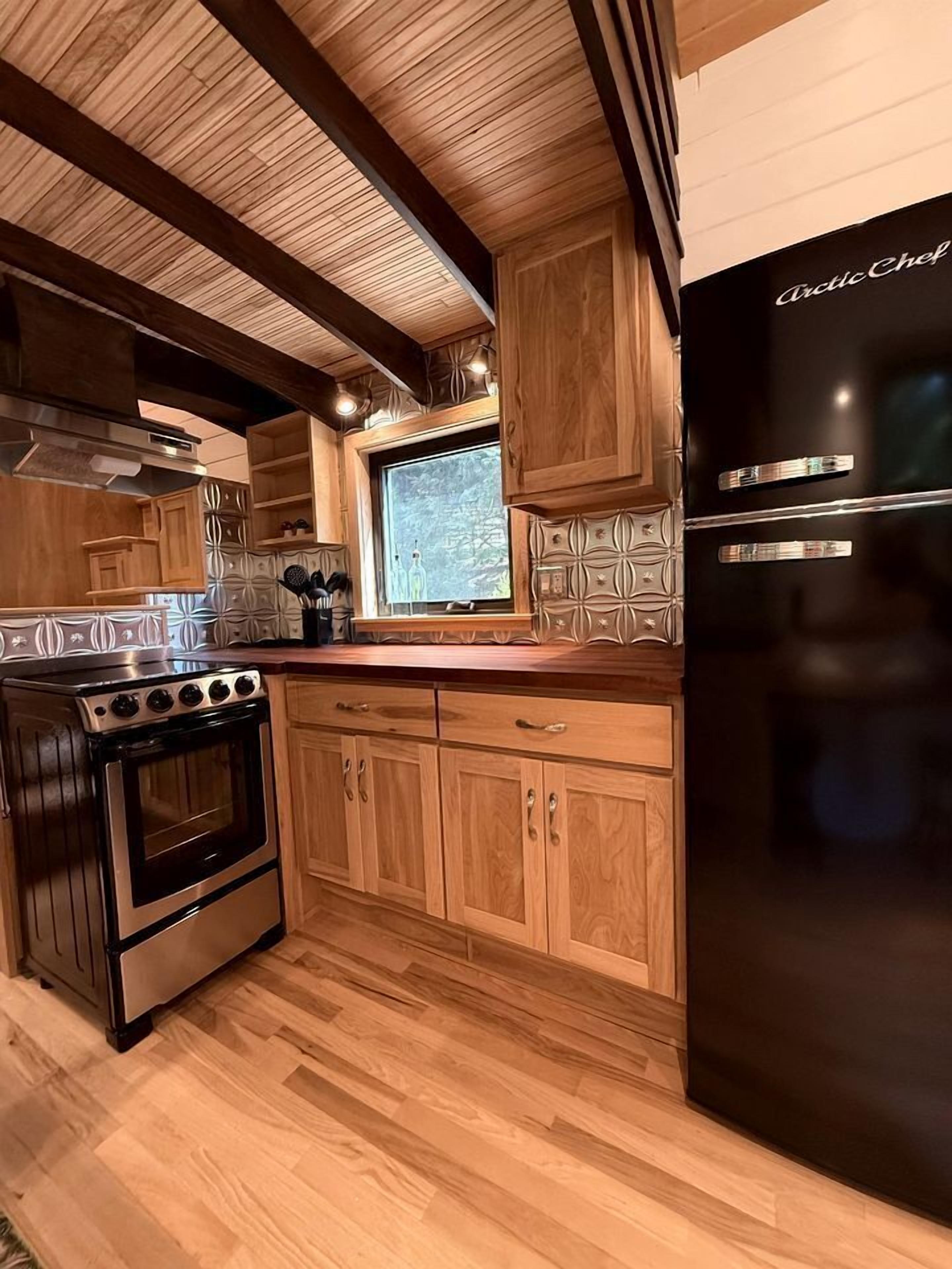 Coffee/tea maker, fridge, microwave, toaster