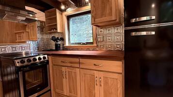 Fridge, microwave, coffee/tea maker, toaster