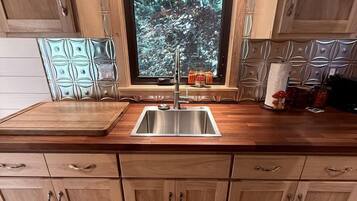 Fridge, microwave, coffee/tea maker, toaster