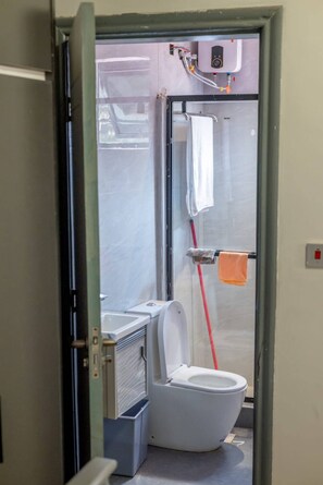 Studio, 1 chambre, balcon | Salle de bain
