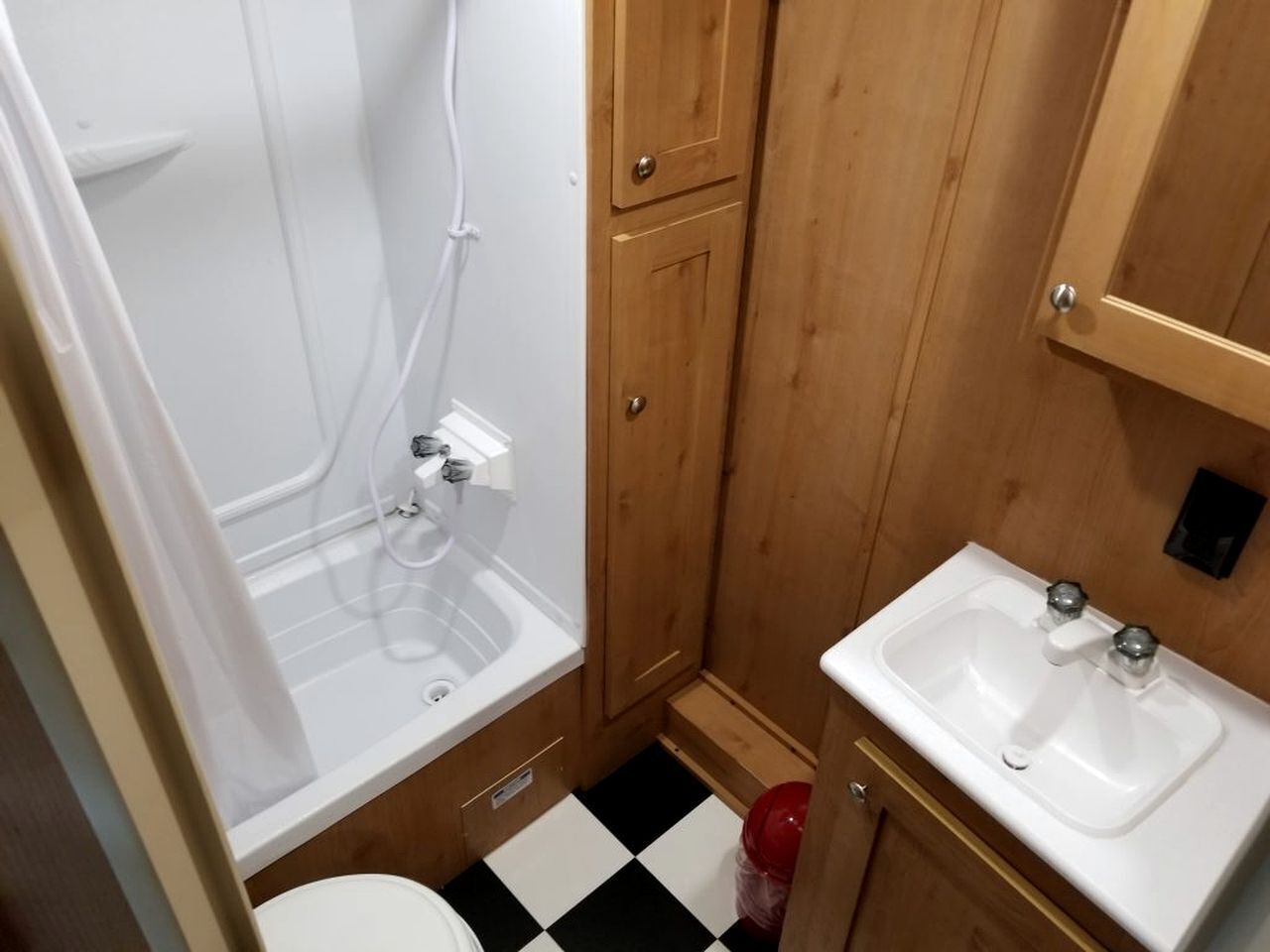 Towels, soap, shampoo, toilet paper