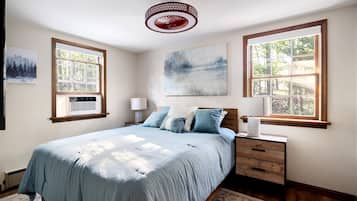 1 bedroom, desk, bed sheets