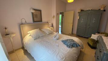 2 chambres, fer et planche à repasser, Wi-Fi, draps fournis