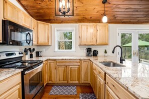 Microonde, piano cottura, macchina per tè/caffè, bollitore elettrico