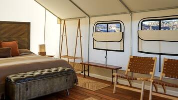 1 bedroom, desk, WiFi, bed sheets