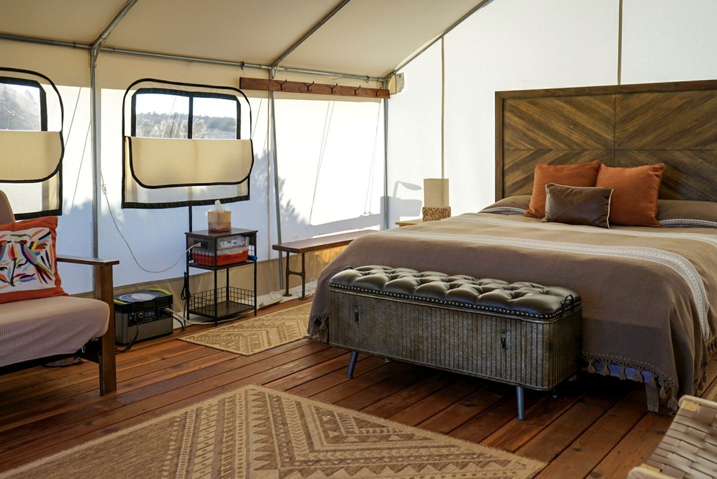 1 bedroom, desk, WiFi, bed sheets
