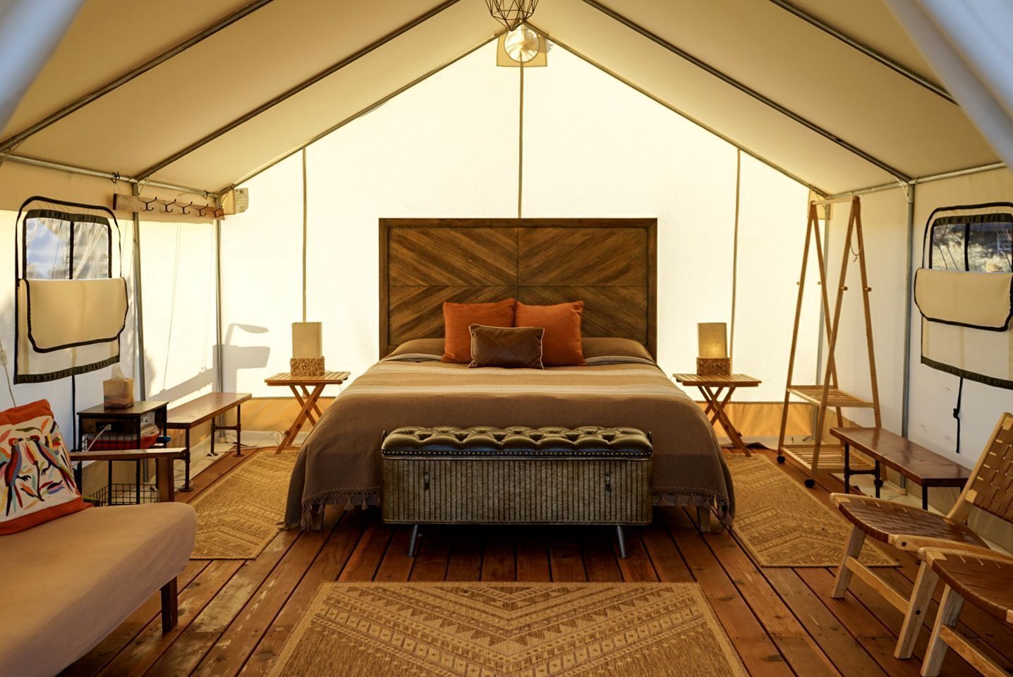 1 bedroom, desk, WiFi, bed sheets