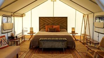 1 bedroom, desk, WiFi, bed sheets